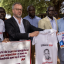 Le secrétaire général de RSF, Christophe Deloire, devant le centre de détention de Sébikotane afin de plaider pour la libération de Pape Alé Niang, le 1er décembre 2022.